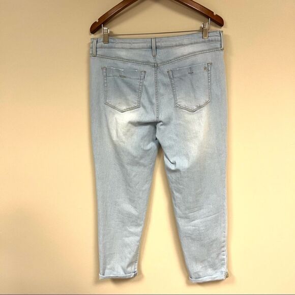 Jessica Simpson light wash embroidered jeans. Sz 30 - Picture 5 of 7